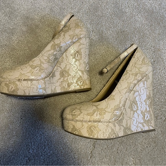Size 9 cream lace wedge heels - Picture 2 of 3